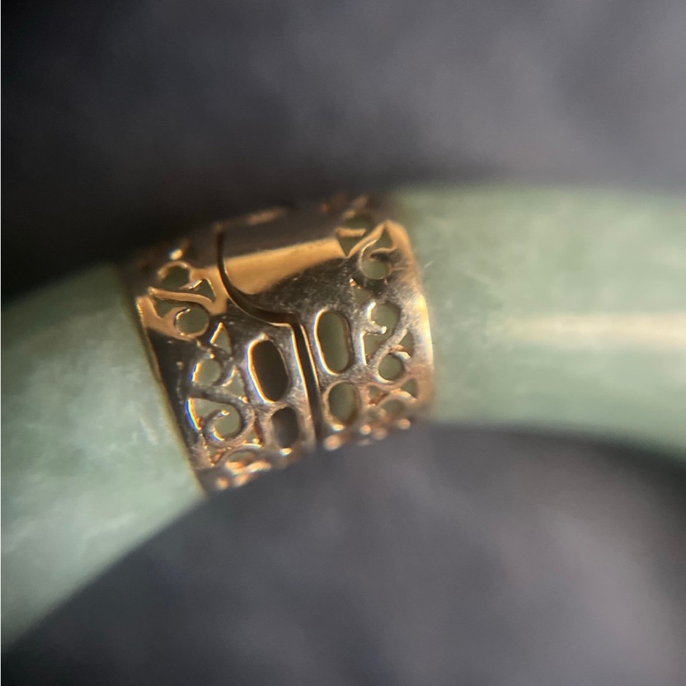 Beautiful 14k Gold & Jadeite / Jade Bangle
Bracelet made in China. - Picture 3 of 15